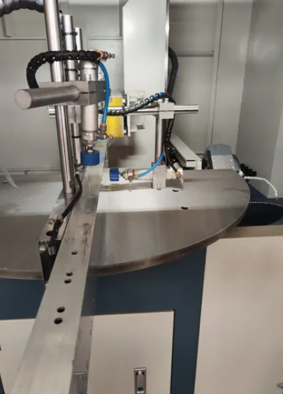 Močna hidravlična žaga za zarezovanje zavese za debelostenske aluminijaste profile