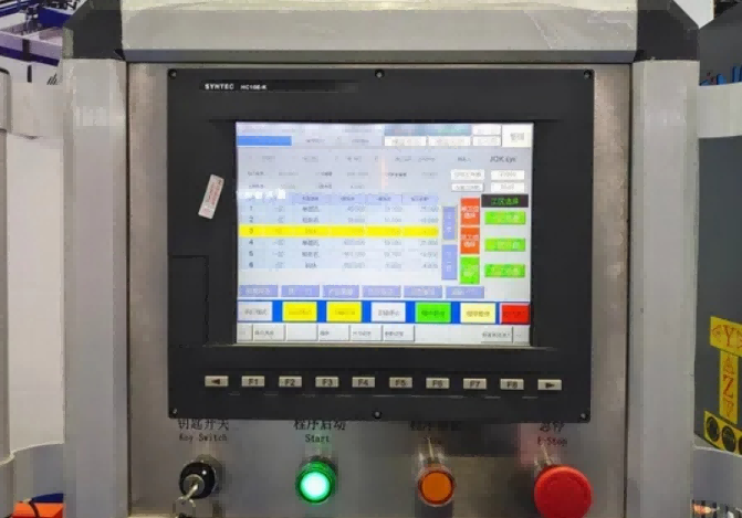 Visoko natančen 4-glavni CNC vrtalni stroj za zavese iz aluminija