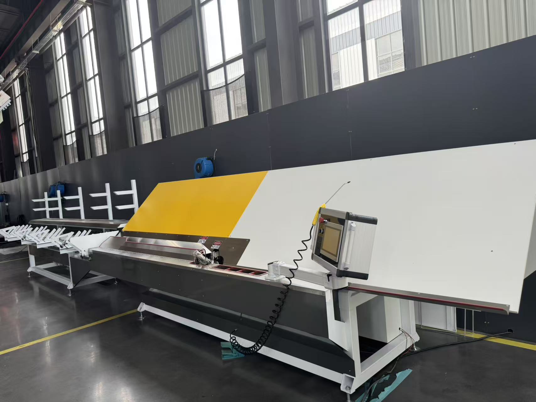 Natančni CNC stroj za upogibanje aluminijastih distančnikov za izolacijsko steklo