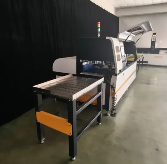 Ultra-natančna CNC krožna žaga za industrijske aluminijaste profile